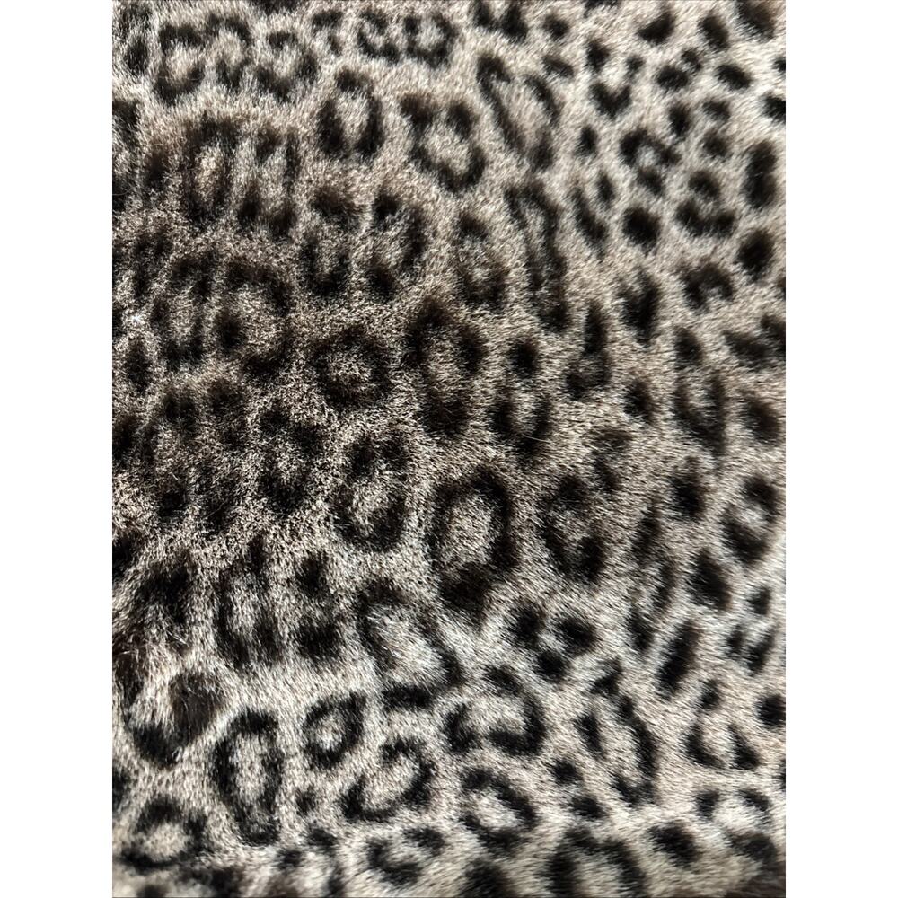 Stylish Neiman Marcus Faux Fur Cheetah Tote Handbag Purse Black Leather Footed - Picture 2 of 6